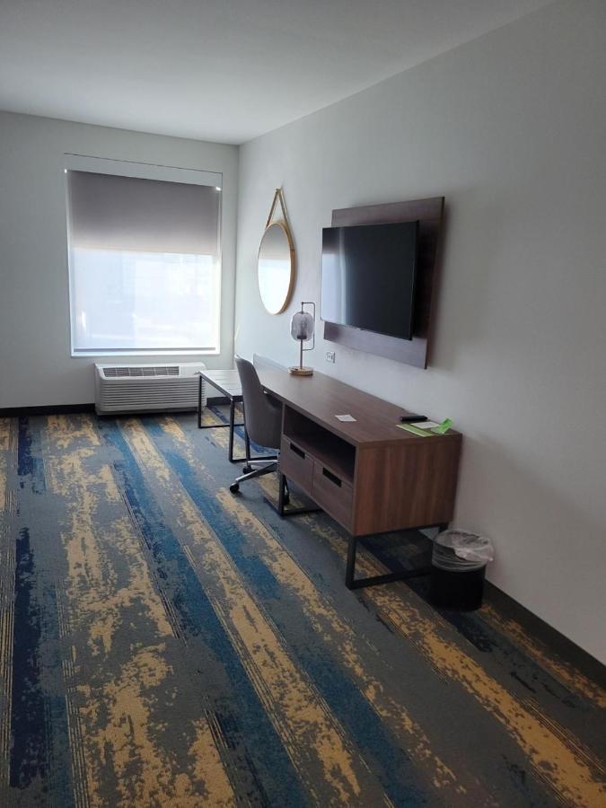 La Quinta Inn & Suites By Wyndham Terrell Esterno foto