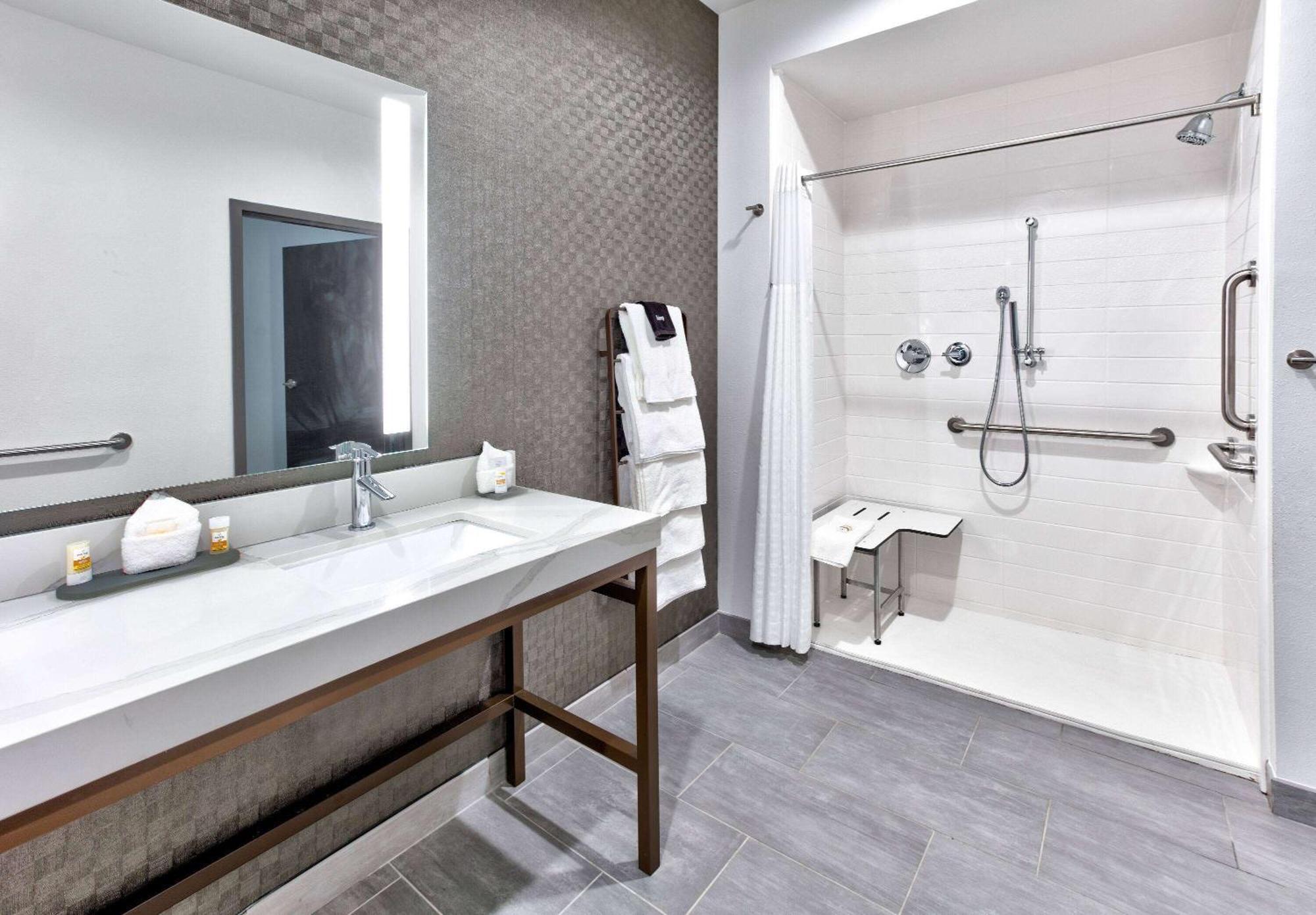 La Quinta Inn & Suites By Wyndham Terrell Esterno foto